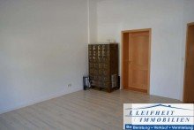 WHG EG Zimmer Mehrfamilienhaus mit drei Wohneinheiten, Photovoltaikanlage, Garten und Stellpl�tzen