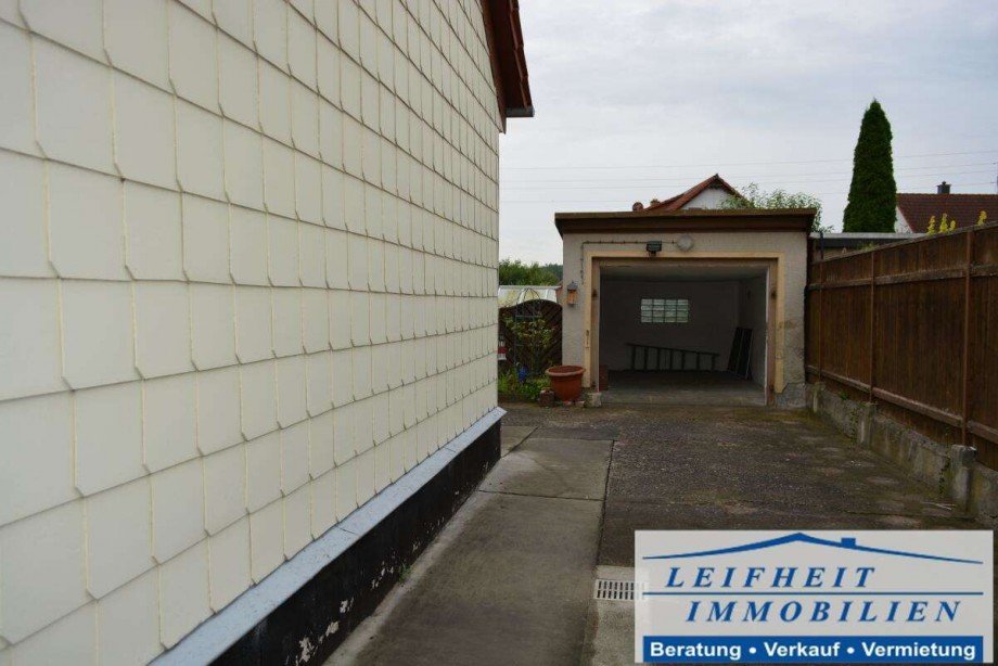 Garagenzufahrt Doppelhaush�lfte M�hlhausen OT G�rmar