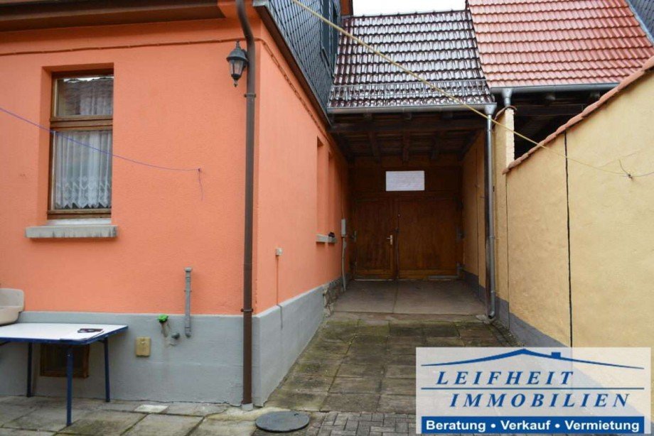 �berdachte Zufahrt Doppelhaush�lfte Langula
