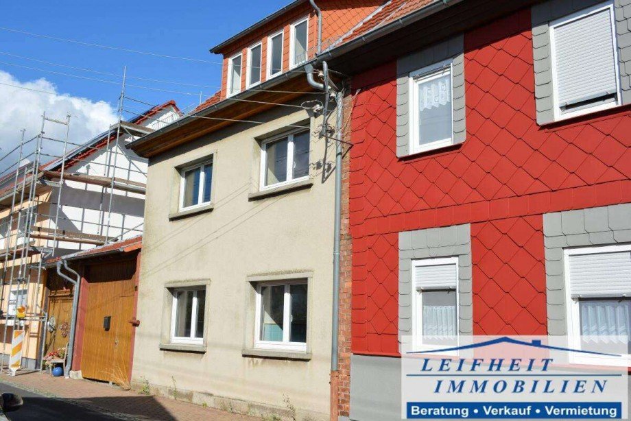 Vorder- und Seitenansicht Doppelhaush�lfte Vogtei