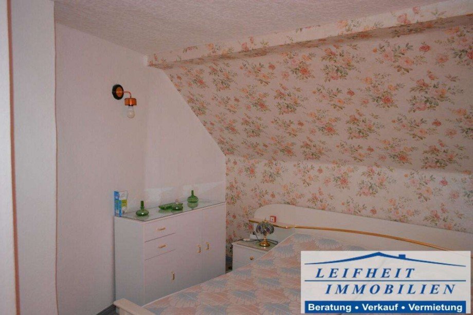 Schlafzimmer Doppelhaush�lfte M�hlhausen OT G�rmar