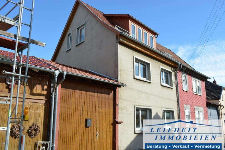 Vorder- und Seitenansicht Doppelhaush�lfte Vogtei