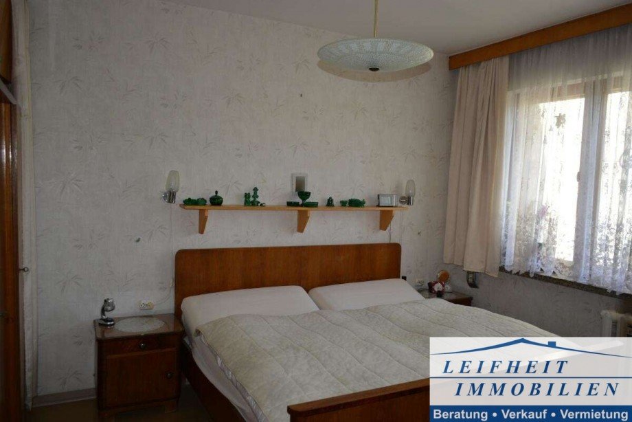 Schlafzimmer Doppelhaush�lfte M�hlhausen