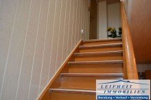 Treppe Doppelhaush�lfte in ruhiger Lage mit gro�z�gigem Garten und Teichanlage  (BEREITS VERKAUFT!)