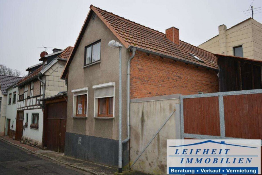 Vorder- und Seitenansicht Haus Dingelst�dt OT Bickenriede