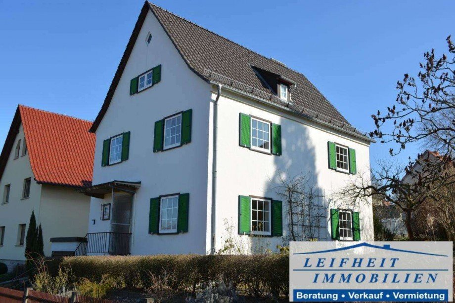 Vorder-/rechte Seitenansicht Einfamilienhaus M�hlhausen